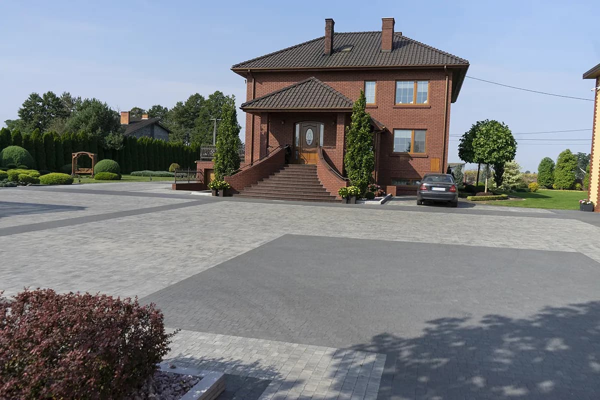 Jaki kolor kostki na podjazd? Wybierz idealny odcień dla swojego domu