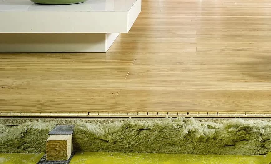 Z czego podłoga na gruncie? Kluczowe materiały i ich funkcje