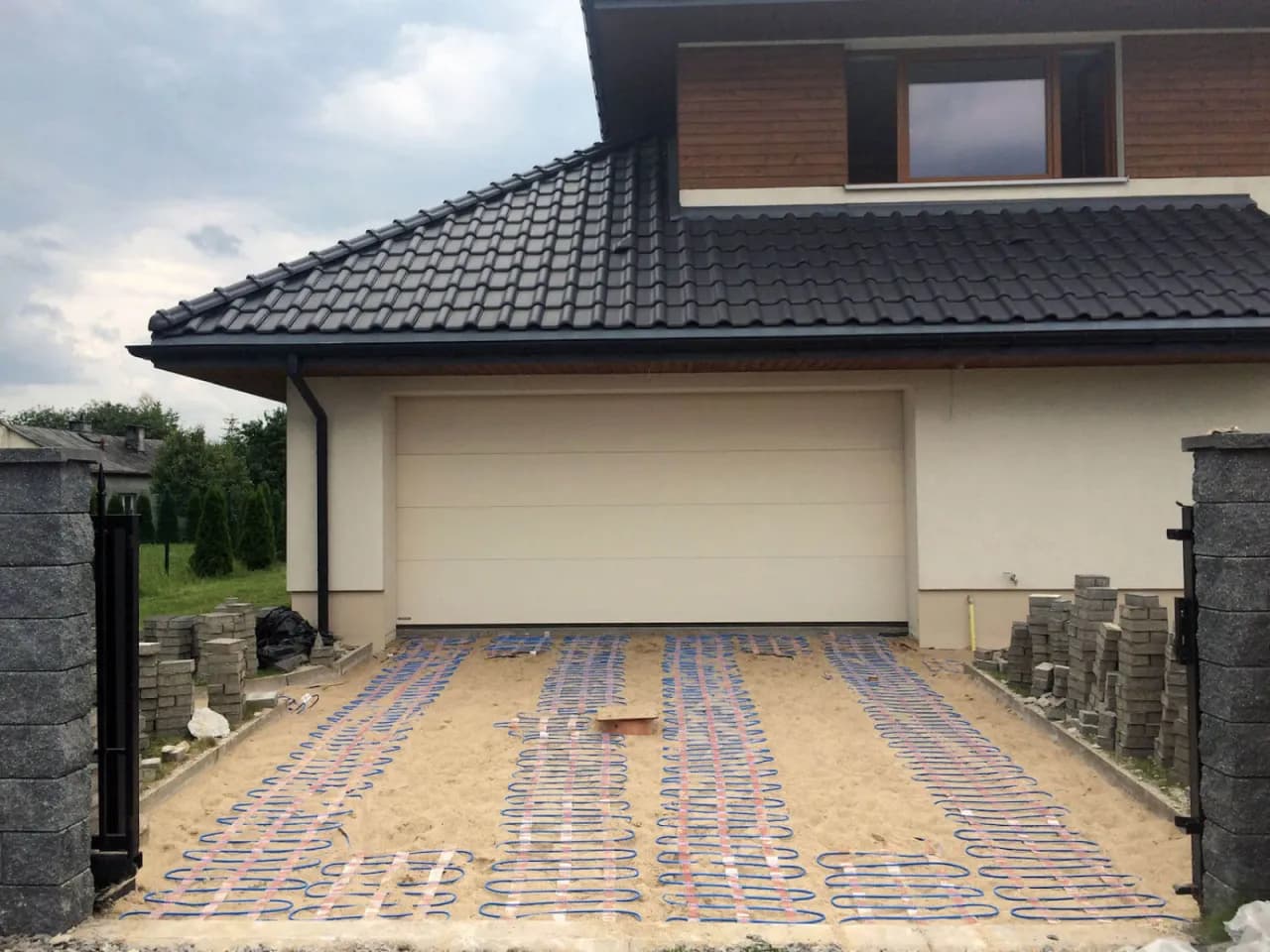 Jak zrobić podgrzewany podjazd - uniknij błędów i oszczędzaj na kosztach