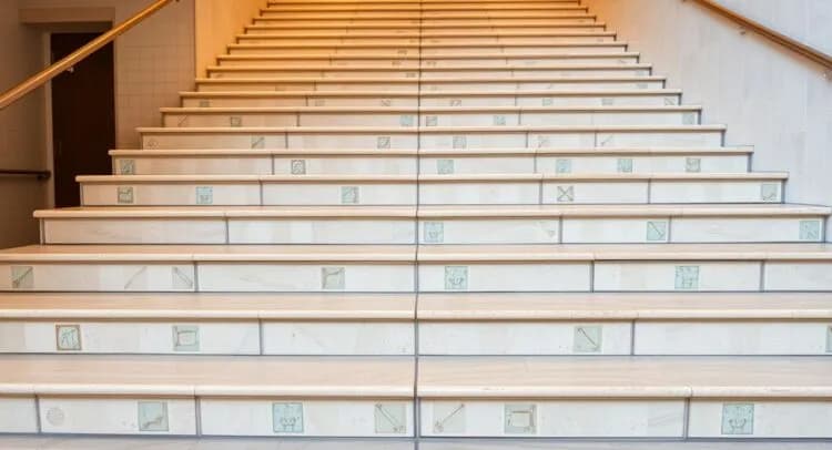 Ile za płytki na schodach? Poznaj ceny i wybierz najlepiej