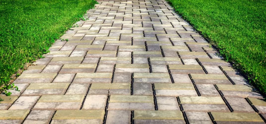 Jaką geokratę na podjazd wybrać, aby uniknąć kosztownych błędów?